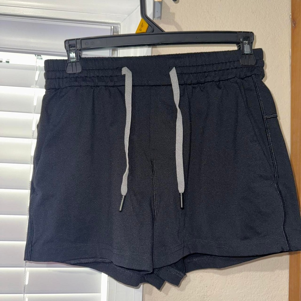 Lululemon black shorts size XS